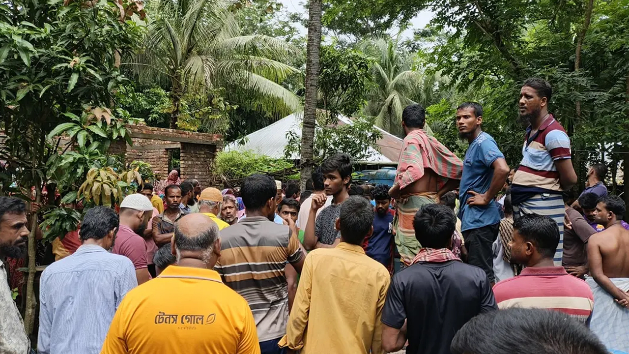 বাগেরহাটে একই পরিবারের তিনজনের গলিত মরদেহ উদ্ধার